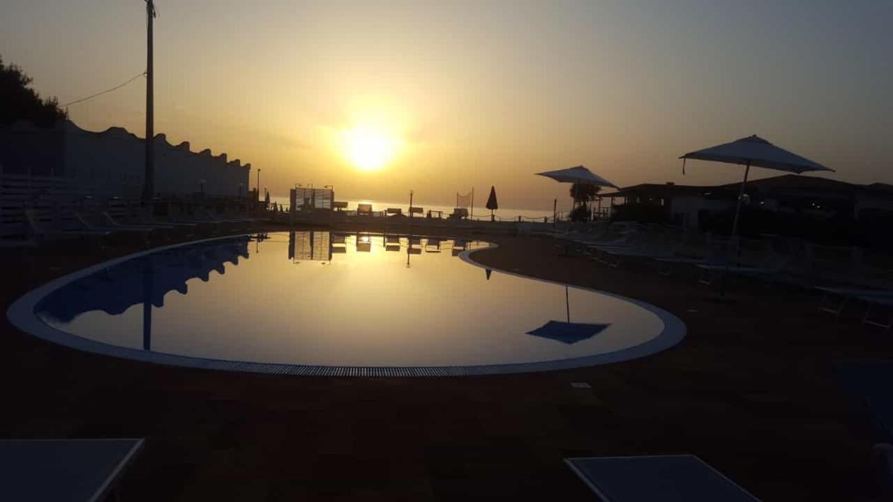 Villaggio Residence Emmesse Дзамброне Екстериор снимка