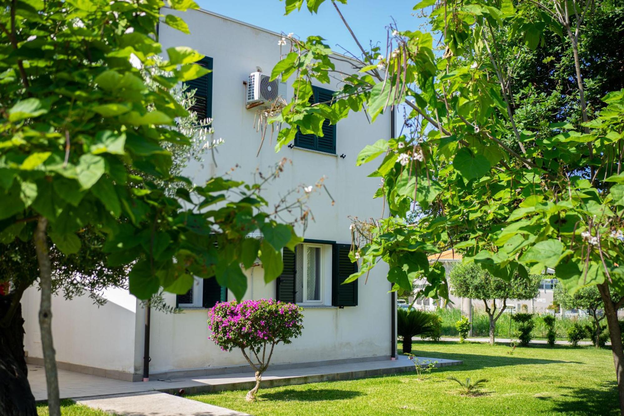 Villaggio Residence Emmesse Дзамброне Екстериор снимка